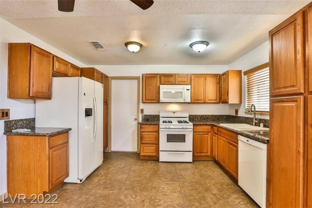 Centrally Located Spacious Vacation Hom 13 M Strip ลาสเวกัส ภายนอก รูปภาพ